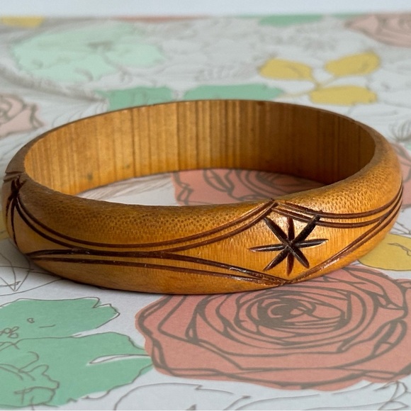 Carved Wooden Bangle Bracelet w starburst - Picture 1 of 6
